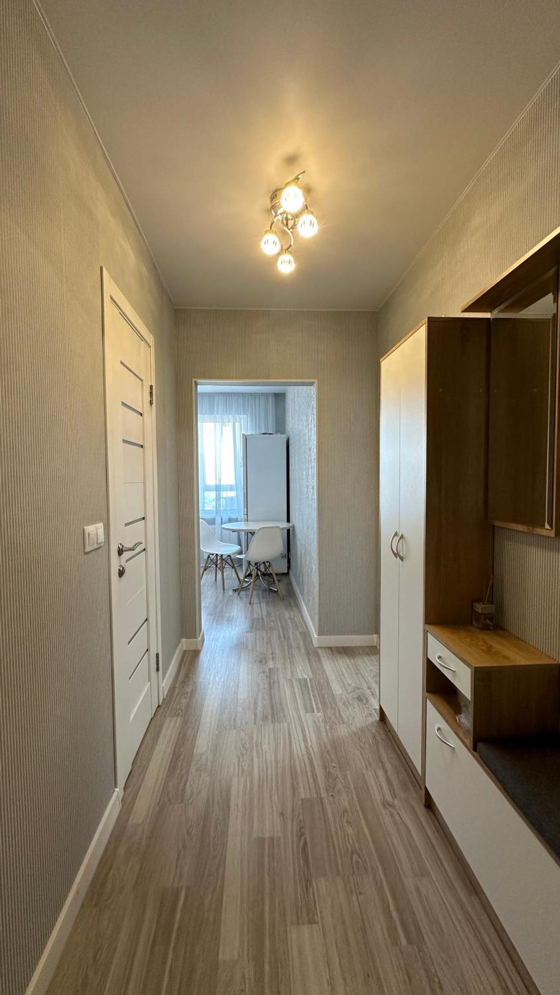 є генератор 1кім осокорки вул бориса гмирі 20 жк патріотика Apartment *